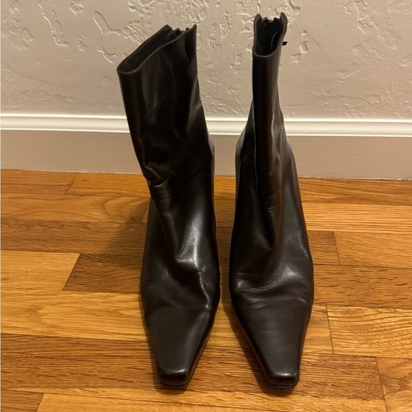 STUART WEITZMAN DARK BROWN ANKLE BOOTS 9.5 9 1/2 Square Pointed Toe Shoes Fall - Picture 2 of 10